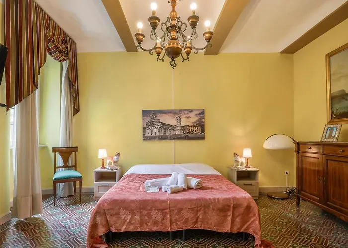 Apartment & Rooms In Lucca Center -