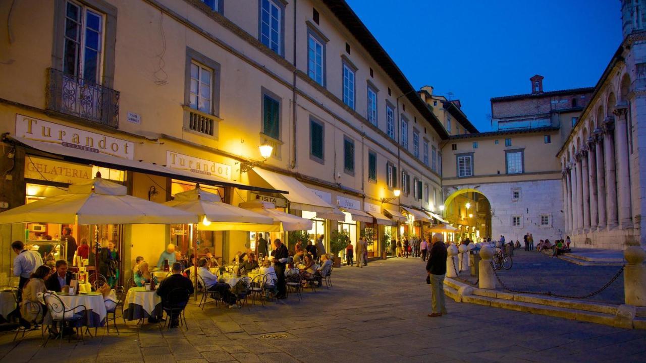 & In Center - * Lucca