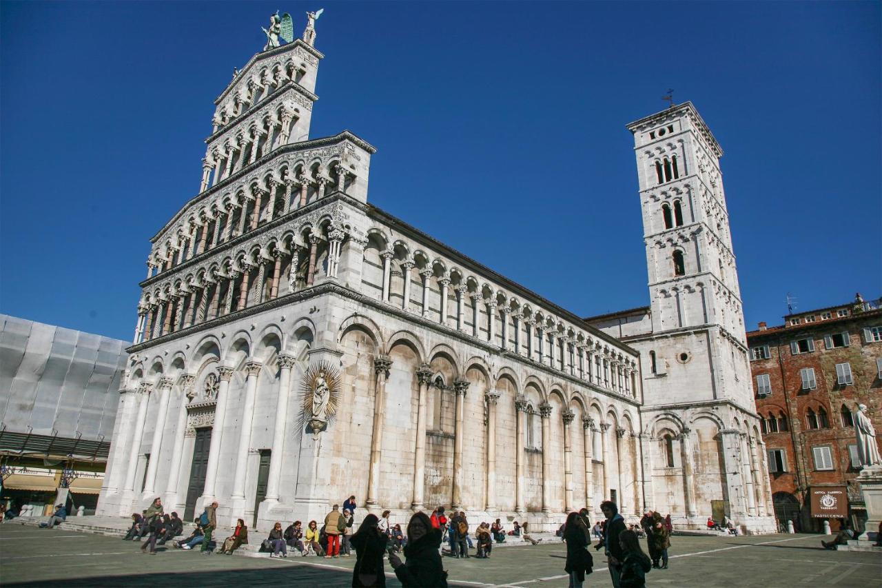 & In Center - Lucca